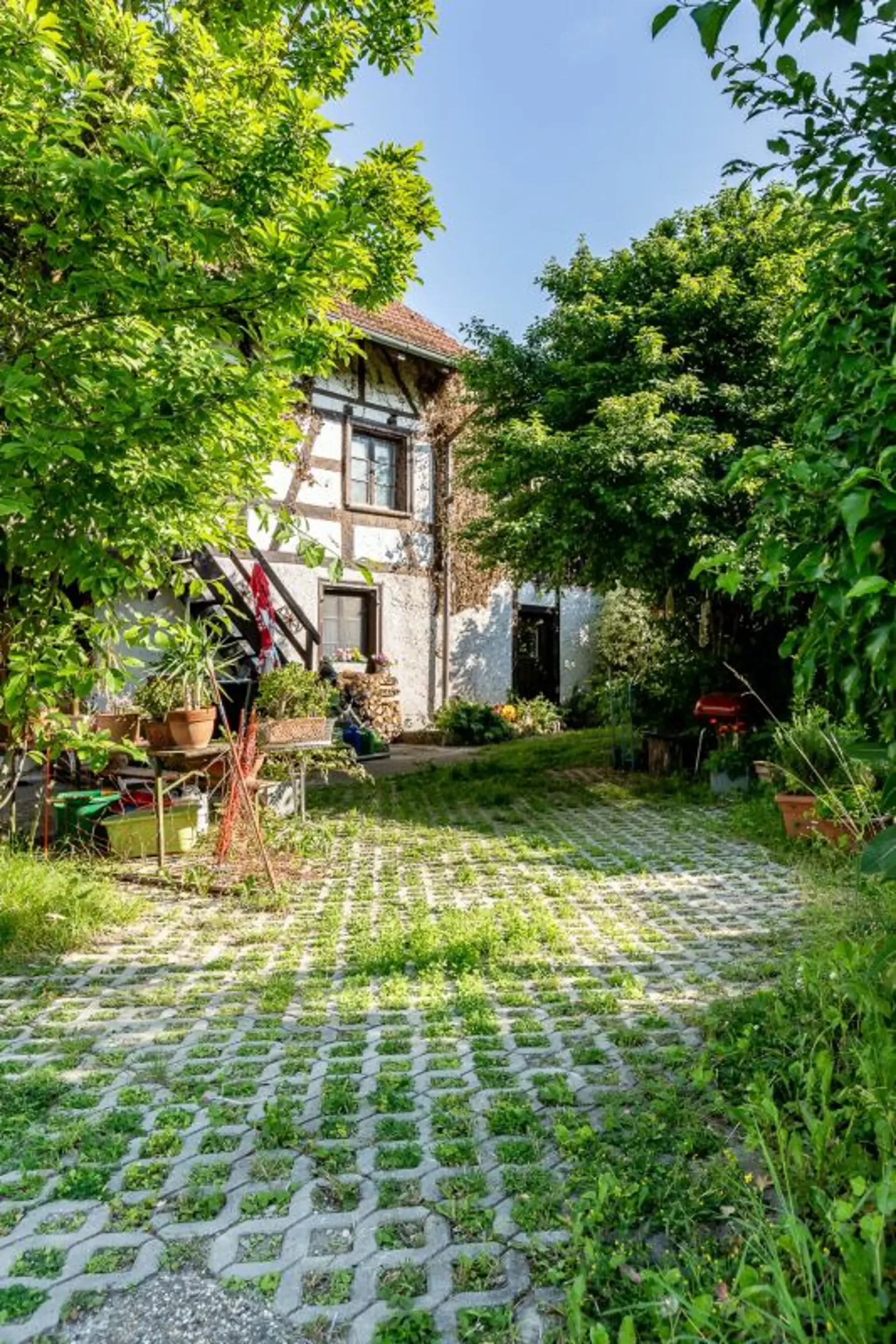 1.5 Zimmer Studiowohnung mit Gartensitzplatz im Grünen