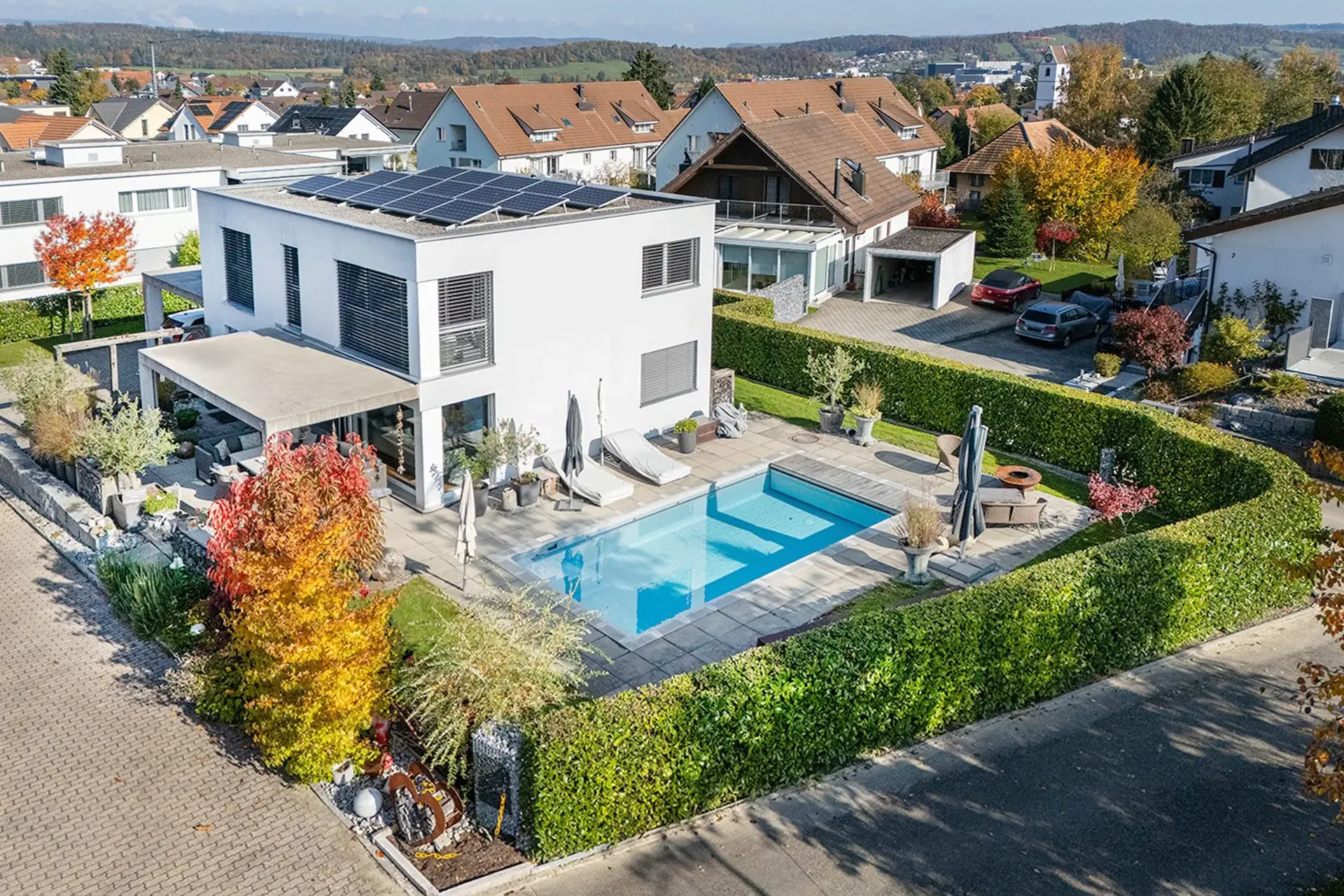 Casa unifamiliare esclusiva con grande terreno e piscina