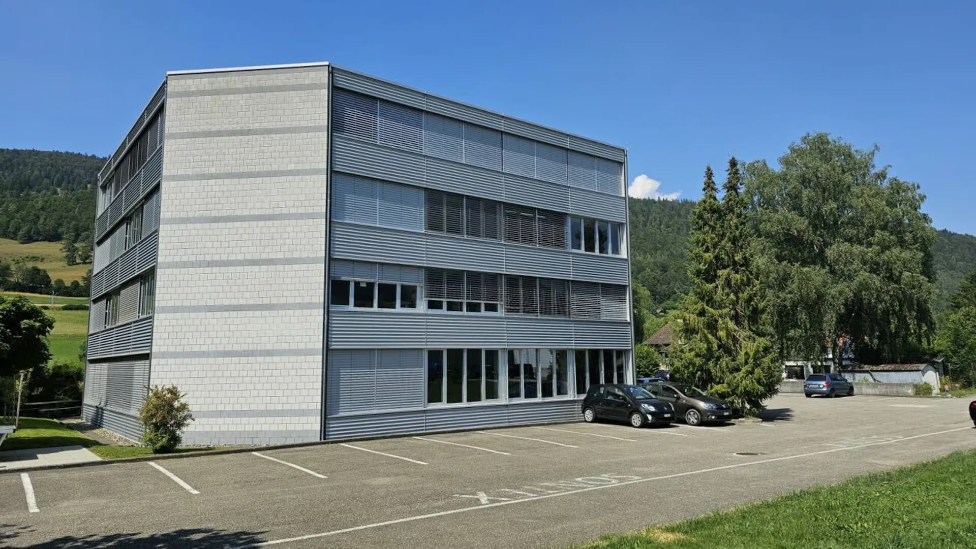 Büros ausgestattet und beliebig modifizierbar