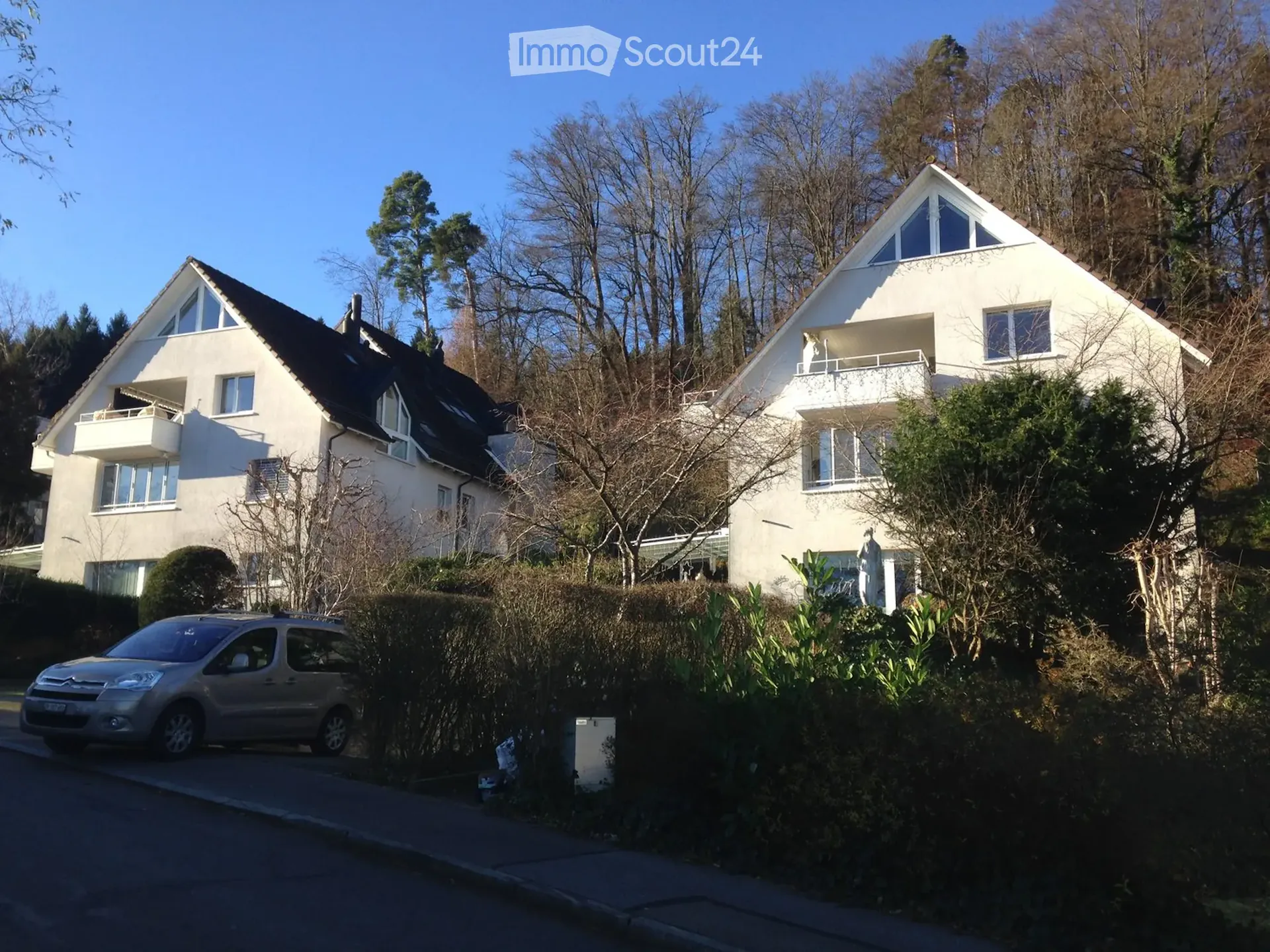 Incantevole appartamento di 3,5 locali al piano terra con giardino privato a Oberrieden