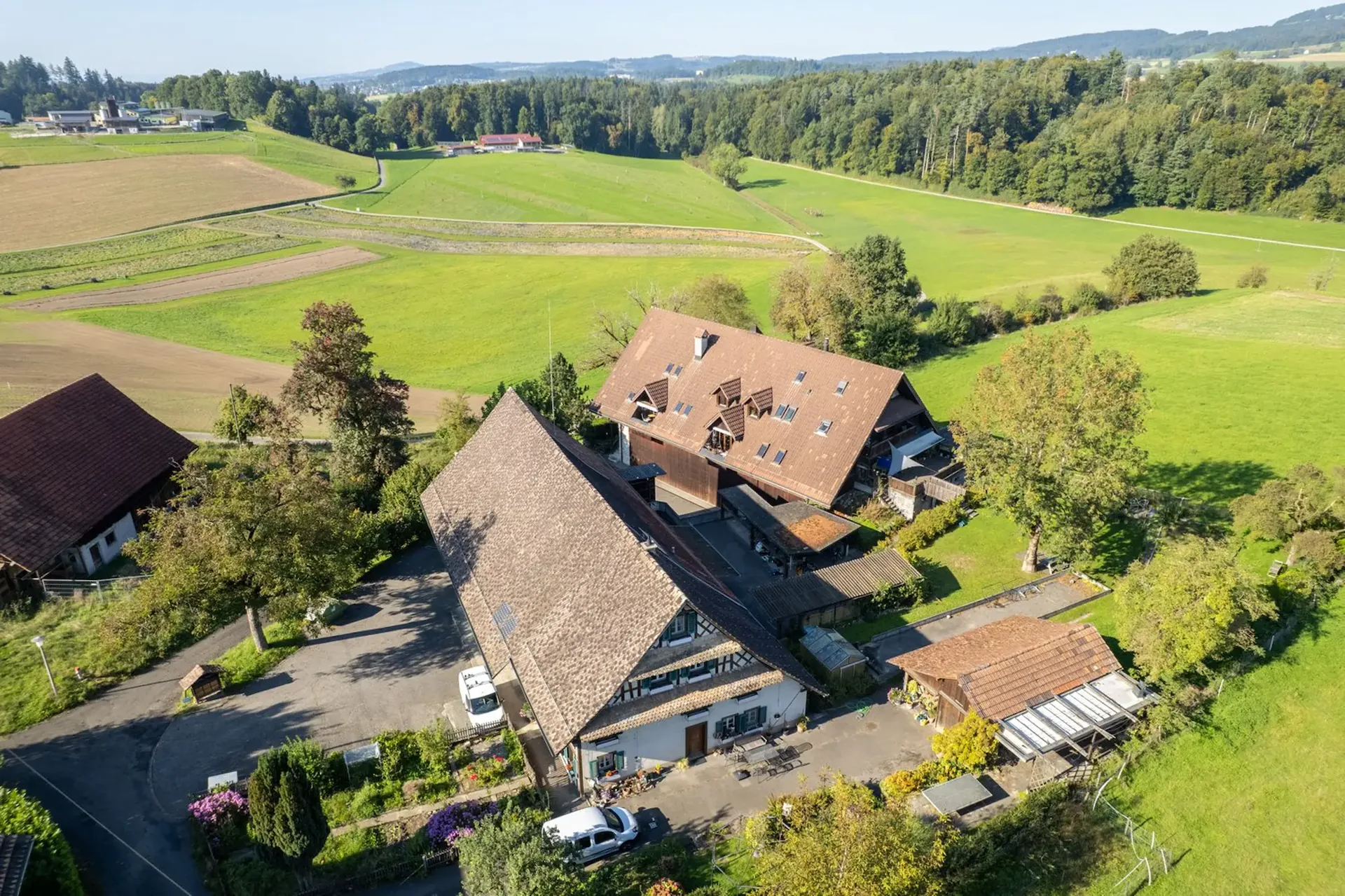 Occasion unique - Terrain avec maison multifamiliale et maison unifamiliale