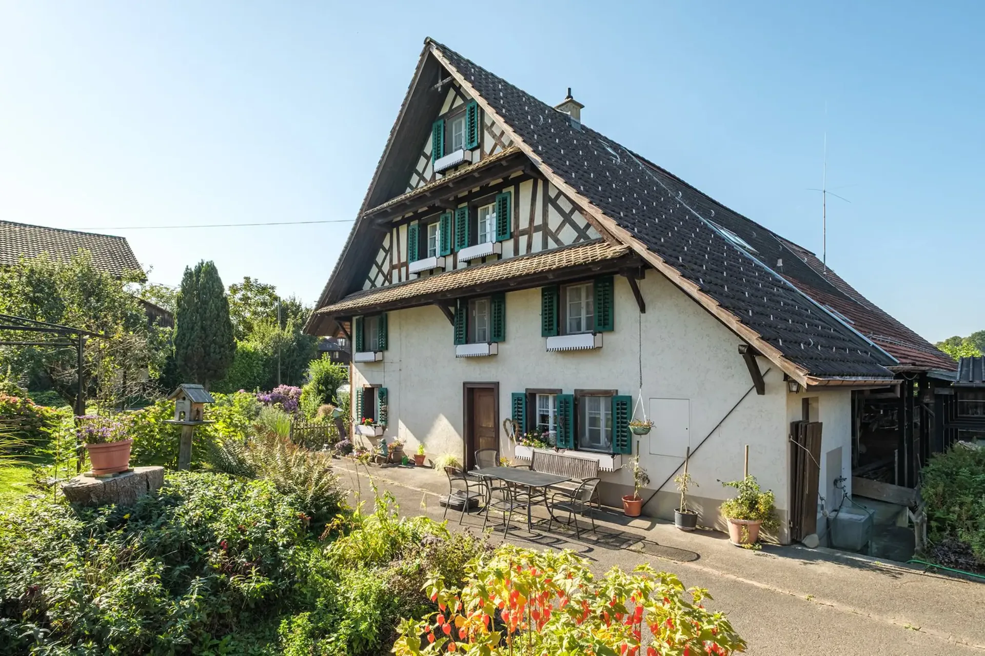 Occasion unique - Terrain avec maison unifamiliale et maison multifamiliale
