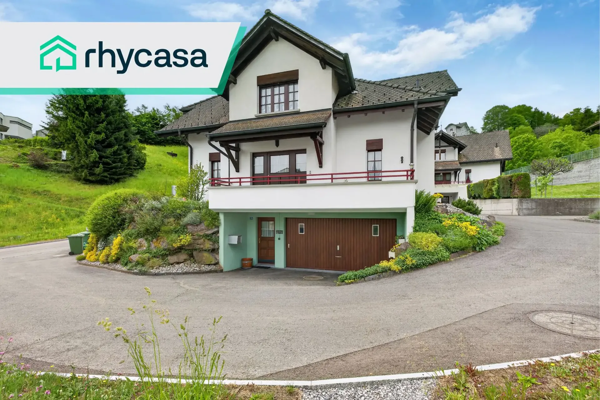 Charming country house with outdoor pool and garage for 4 cars