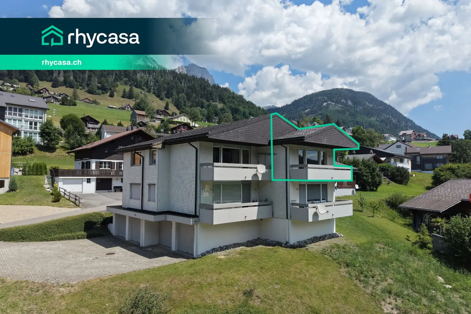 Appartement de vacances ensoleillé de 2,5 pièces avec vue sur les montagnes, piste de ski de fond et télésiège à la porte