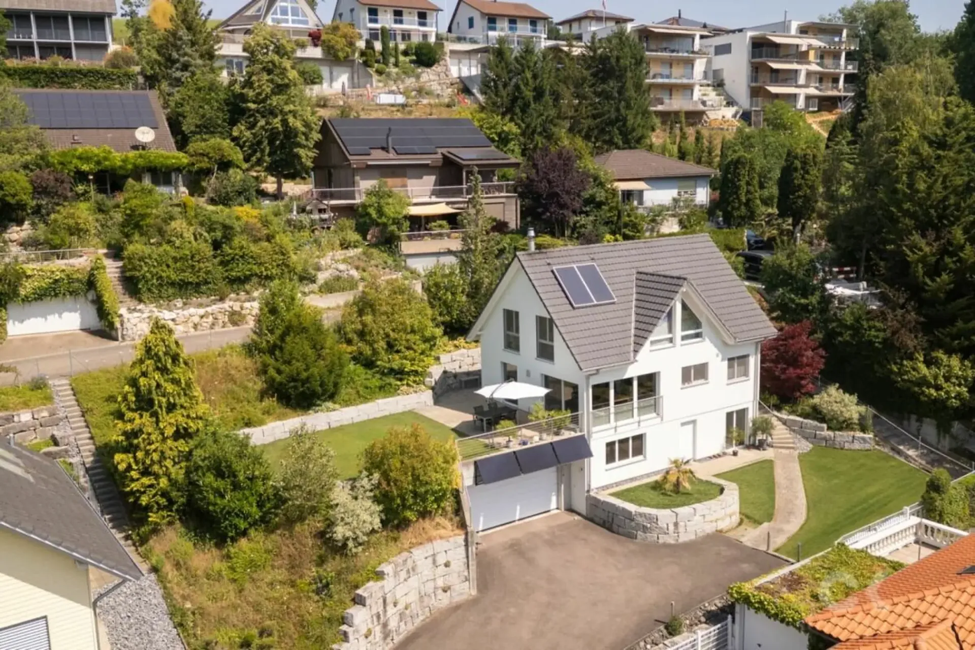 Family paradise with beautiful garden and far-reaching views