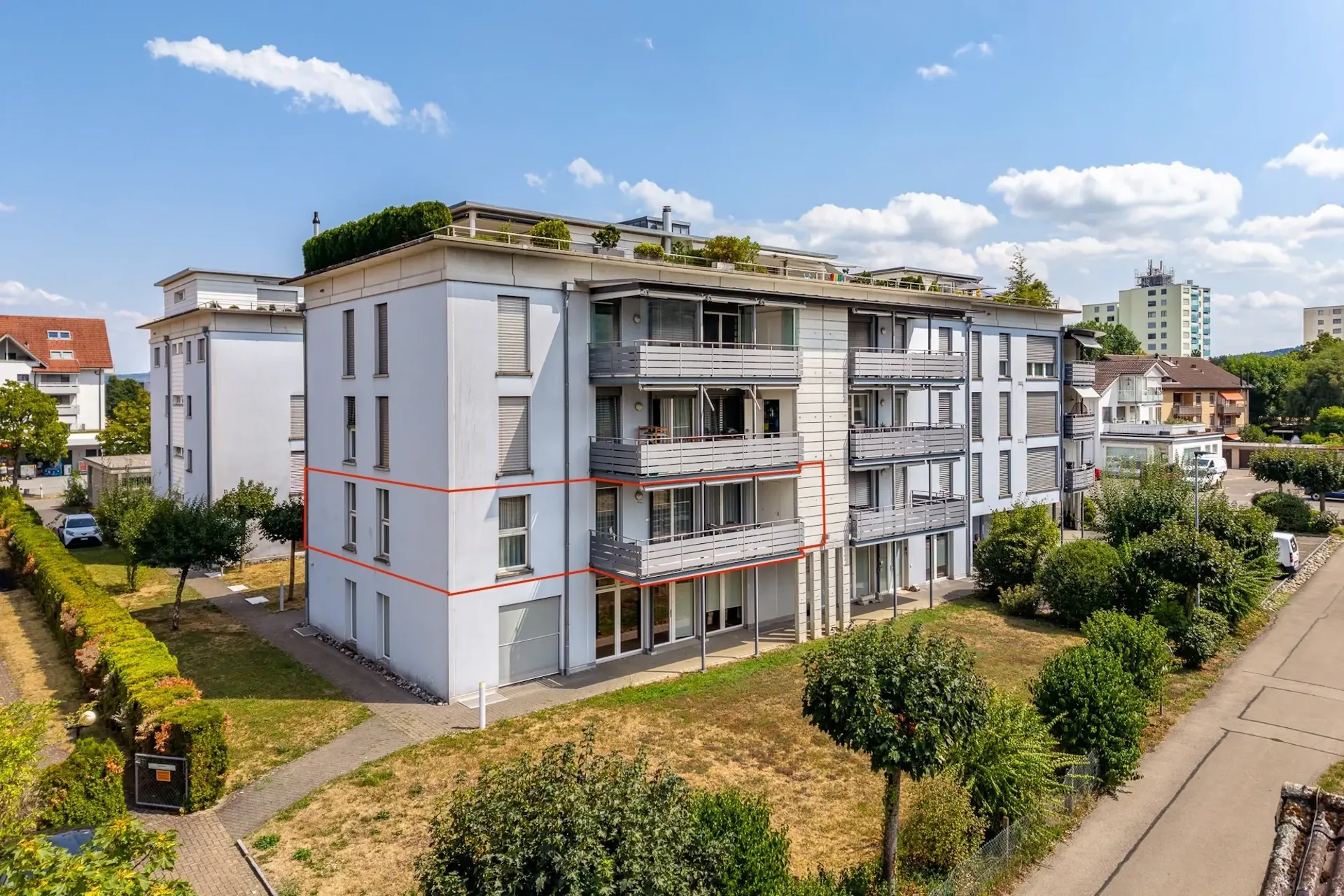 Spacious 4.5-room apartment with sunny balcony
