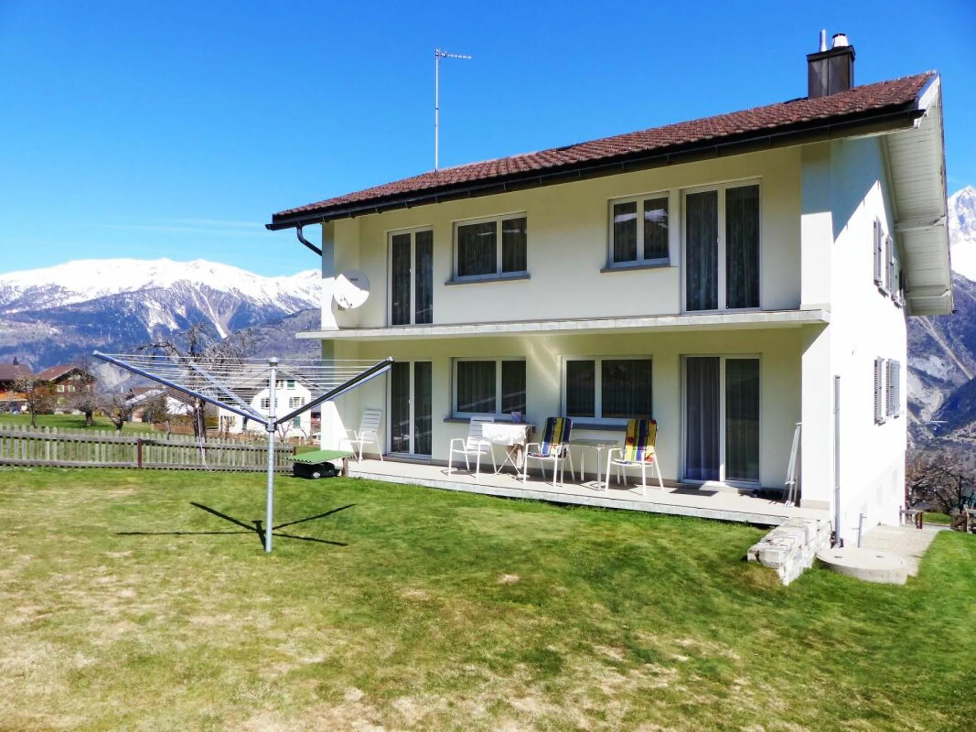 Large 9-room single-family house with great potential in a dream location