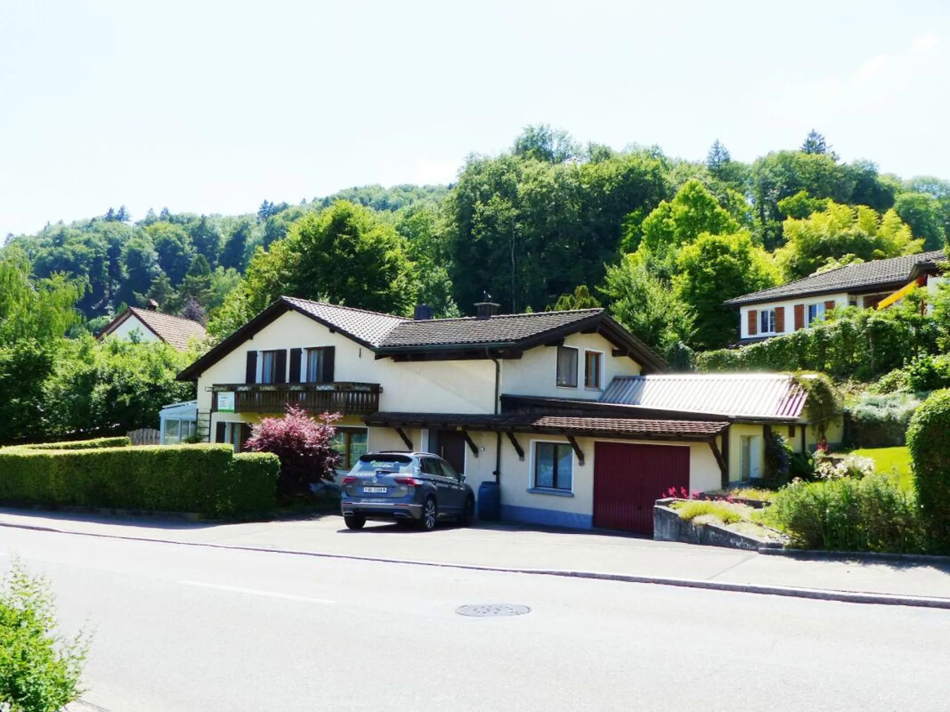 GROSSES EINFAMILIENHAUS MIT POTENZIAL