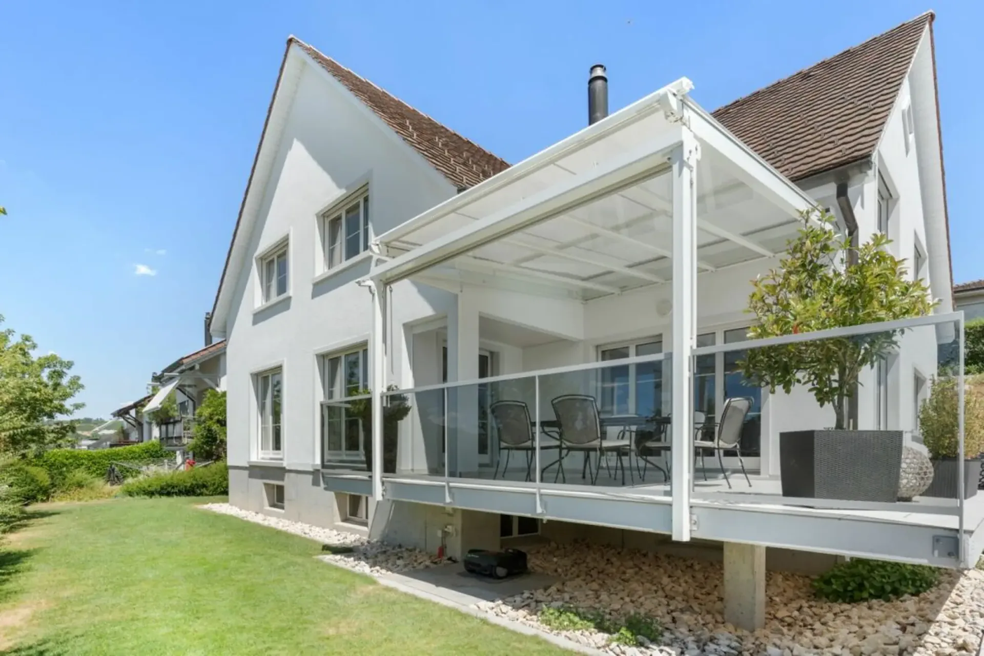 Privatsphäre, Raum und Lebensqualität - besondere Villa mit Pool in Magden