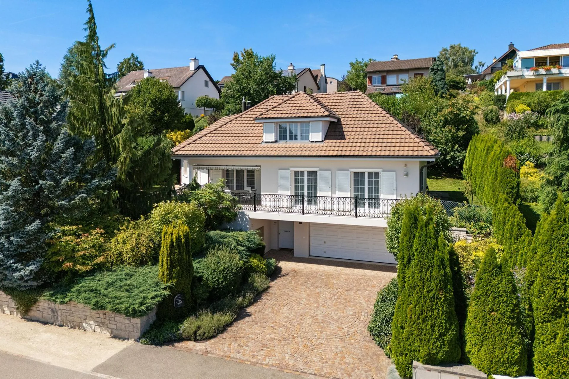 Exclusive 8-room villa in a quiet location in Stetten