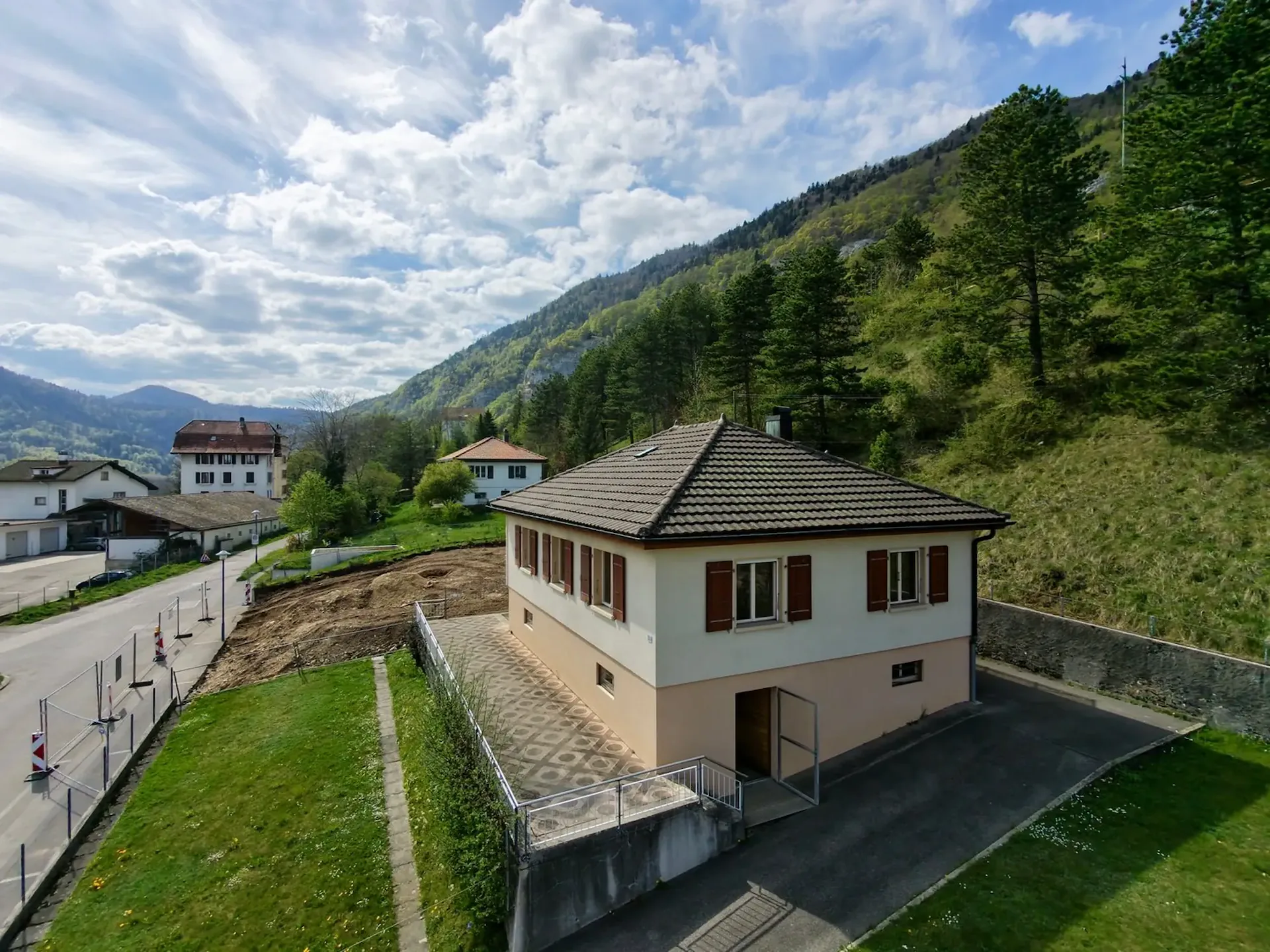 Casa indipendente da ristrutturare in un quartiere pacifico