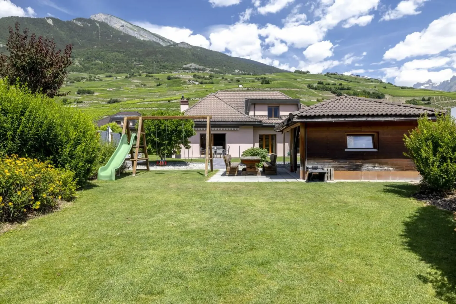 Splendid 6-room villa of 297 m2 with a magnificent exterior