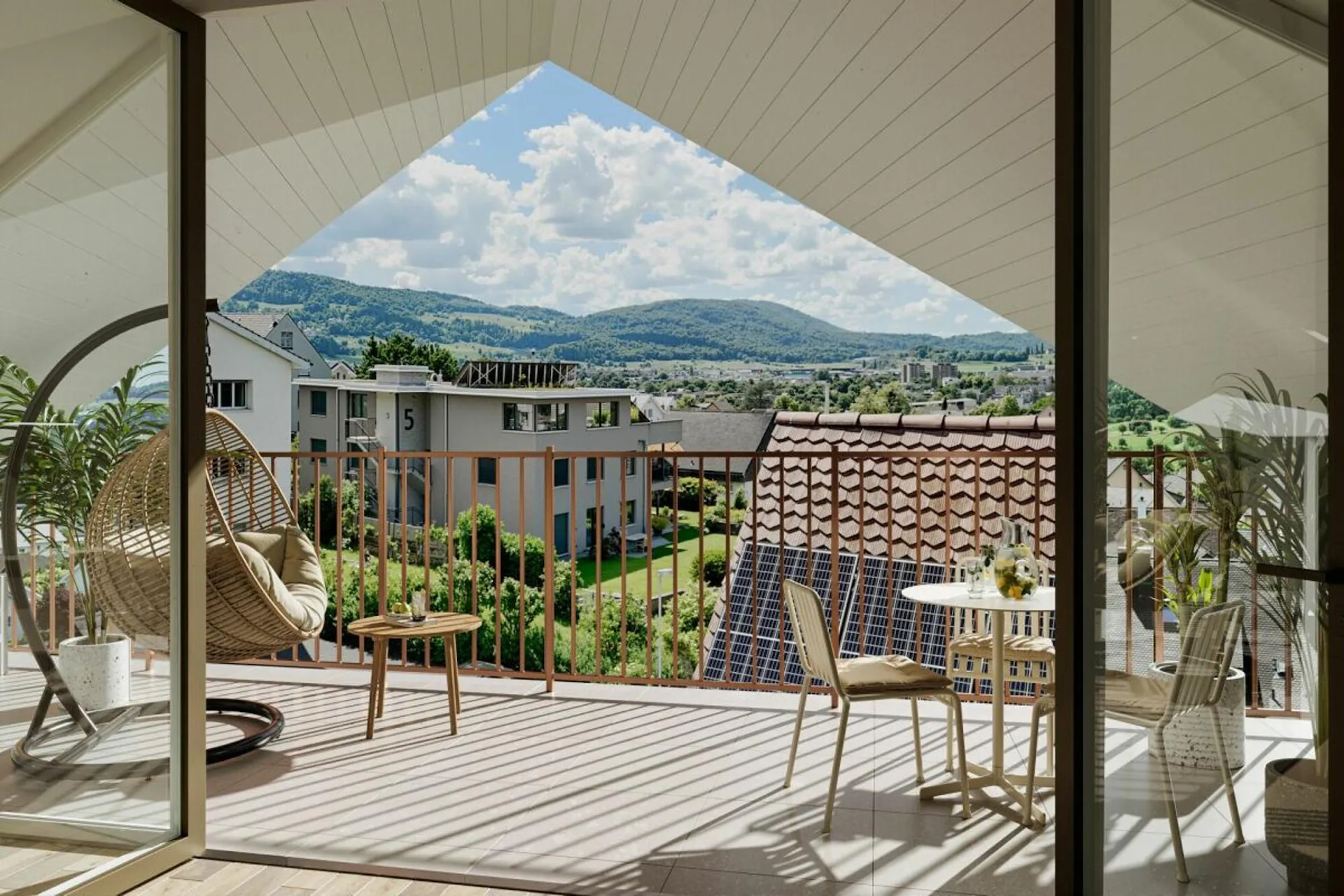 Living above the rooftops - stylish 3.5-room attic apartment in Dornach