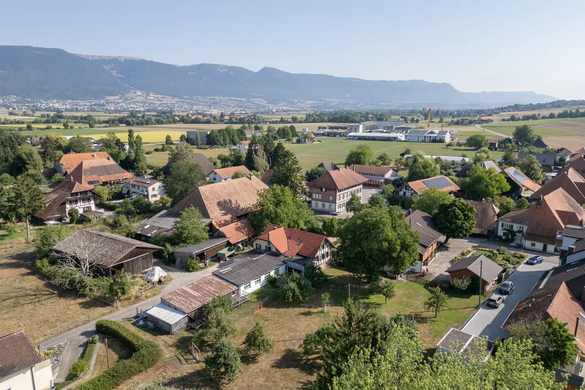 House with large commercial space and great development potential