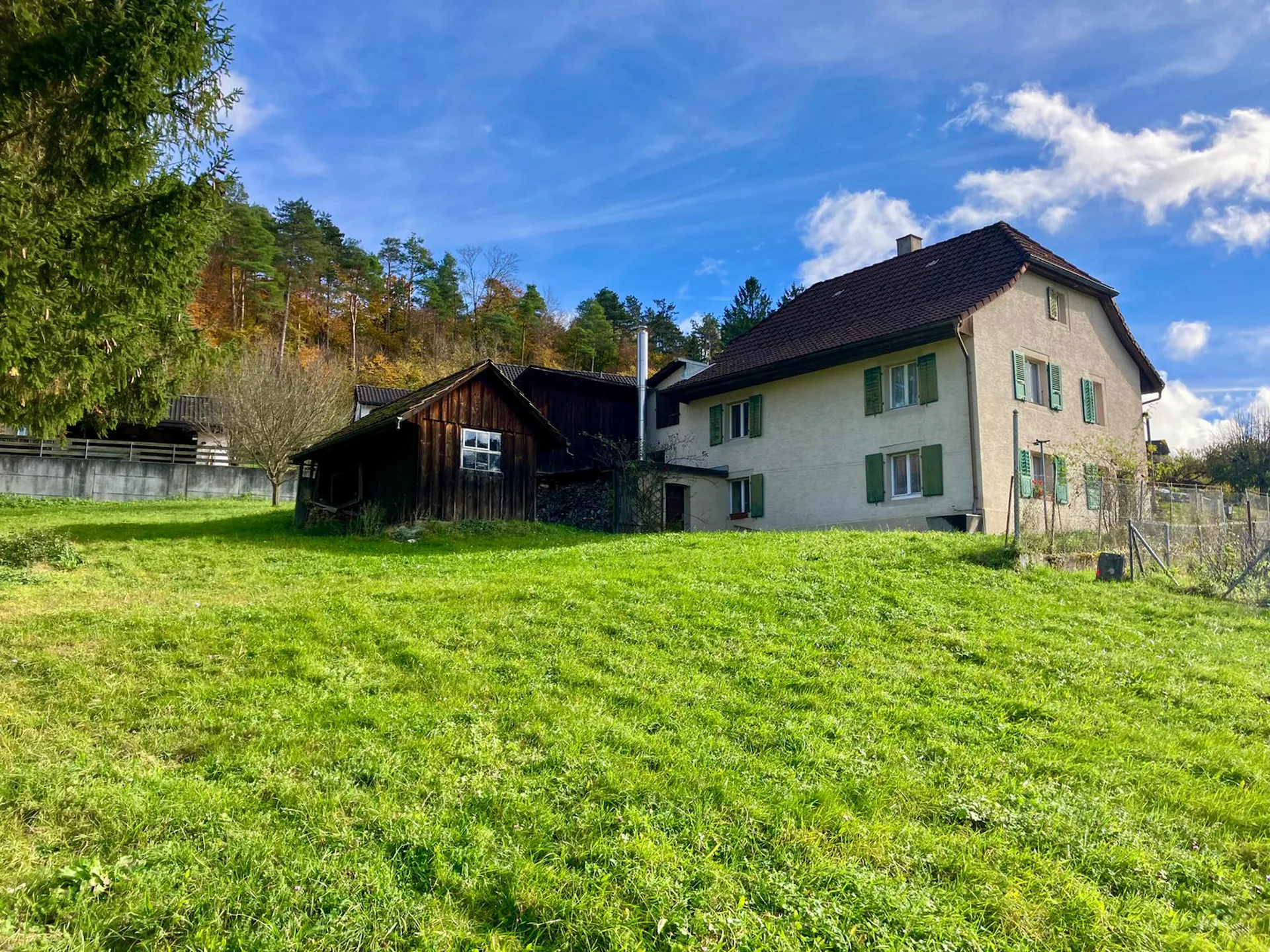 Enormous potential with a plot of 2'216 m² !!!