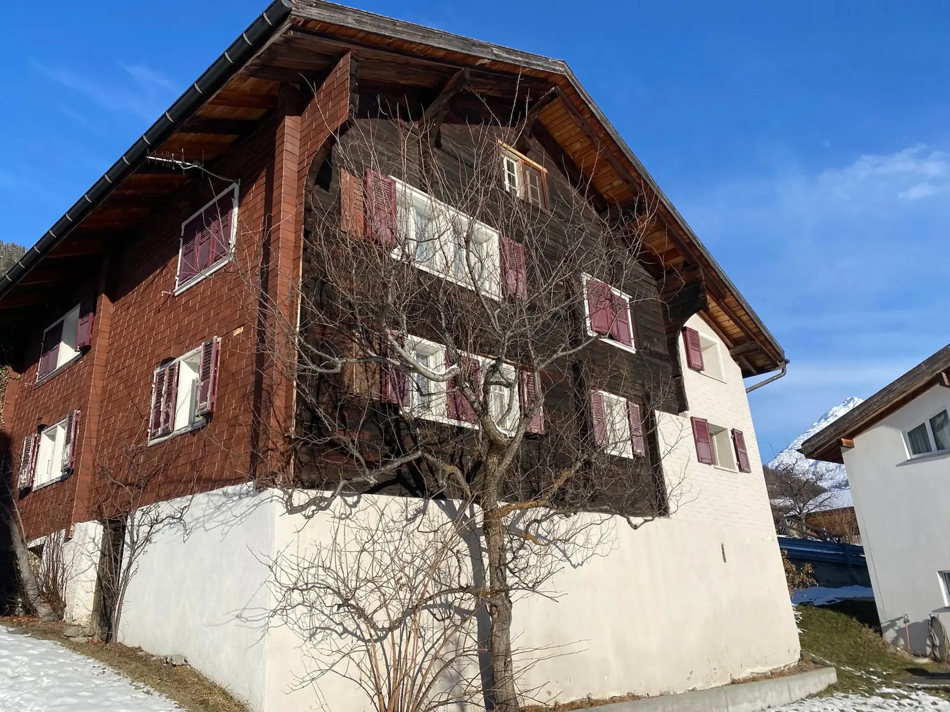 Charmante 4.5-Zimmer-Erdgeschosswohnung in historischem Gebäude in Fiesch