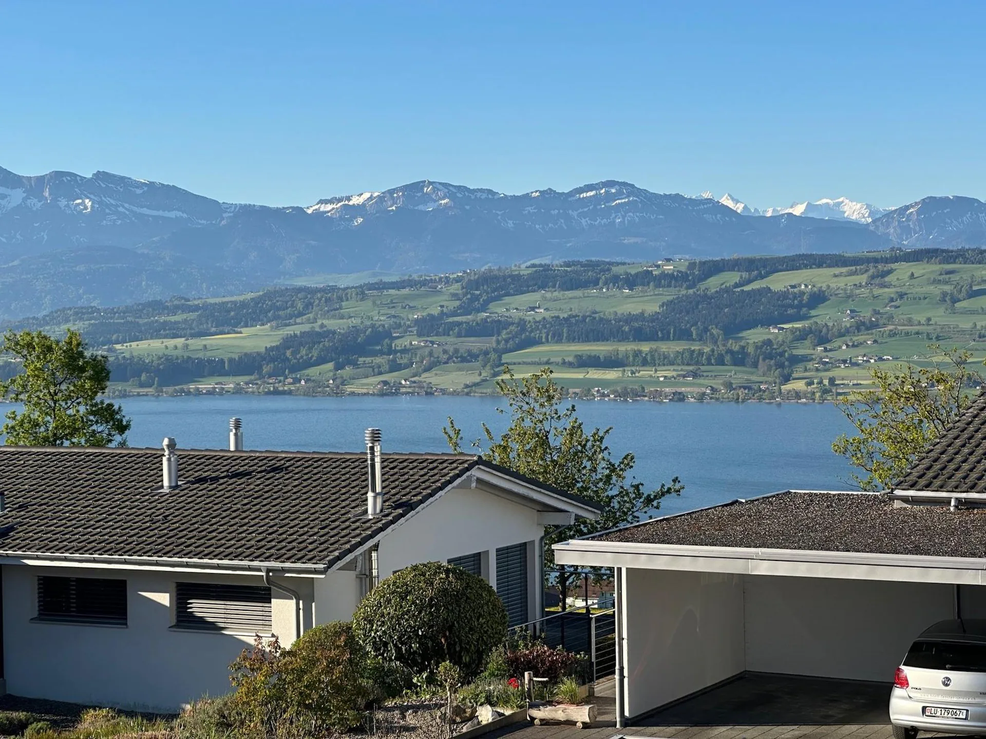 Exclusive 5.5-room ground-floor apartment in Eich - New building with Minergie certification