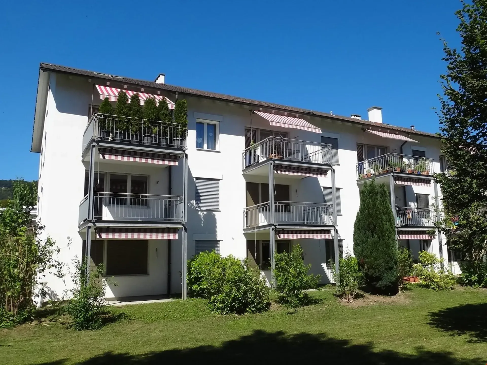 Bello appartamento 2 camere con grande terrazza vicino al centro del villaggio e alla stazione ...