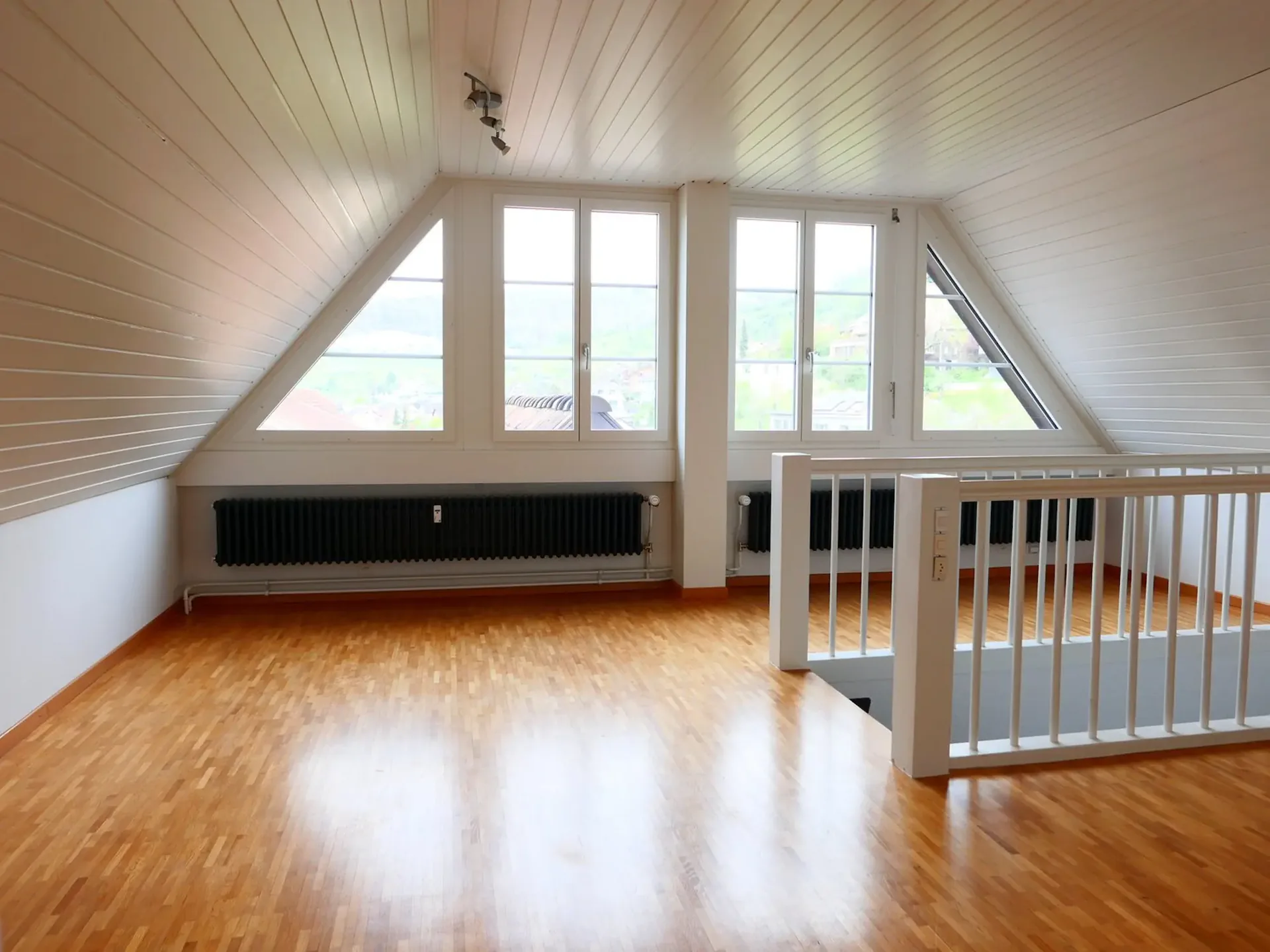 Originelles Büro/Atelier mit herrlichem Ausblick in attraktivem 2-Familienhaus im Dorfzentrum ...