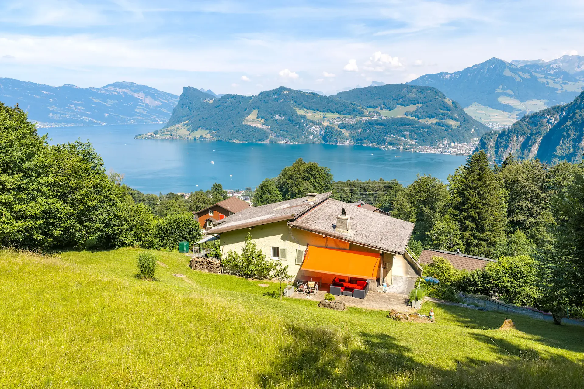 Terreno unico con vista sul lago e sulla montagna inobstructabile