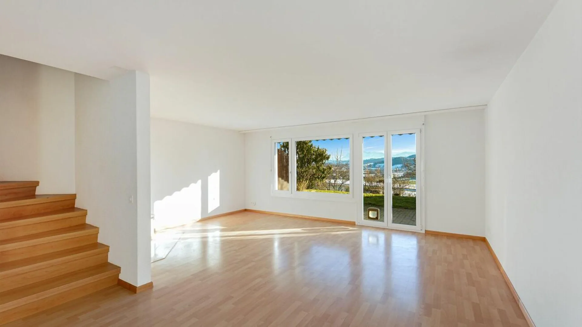 4.5-Zimmer-Reihen-Eckhaus mit grossem Garten und toller Aussicht