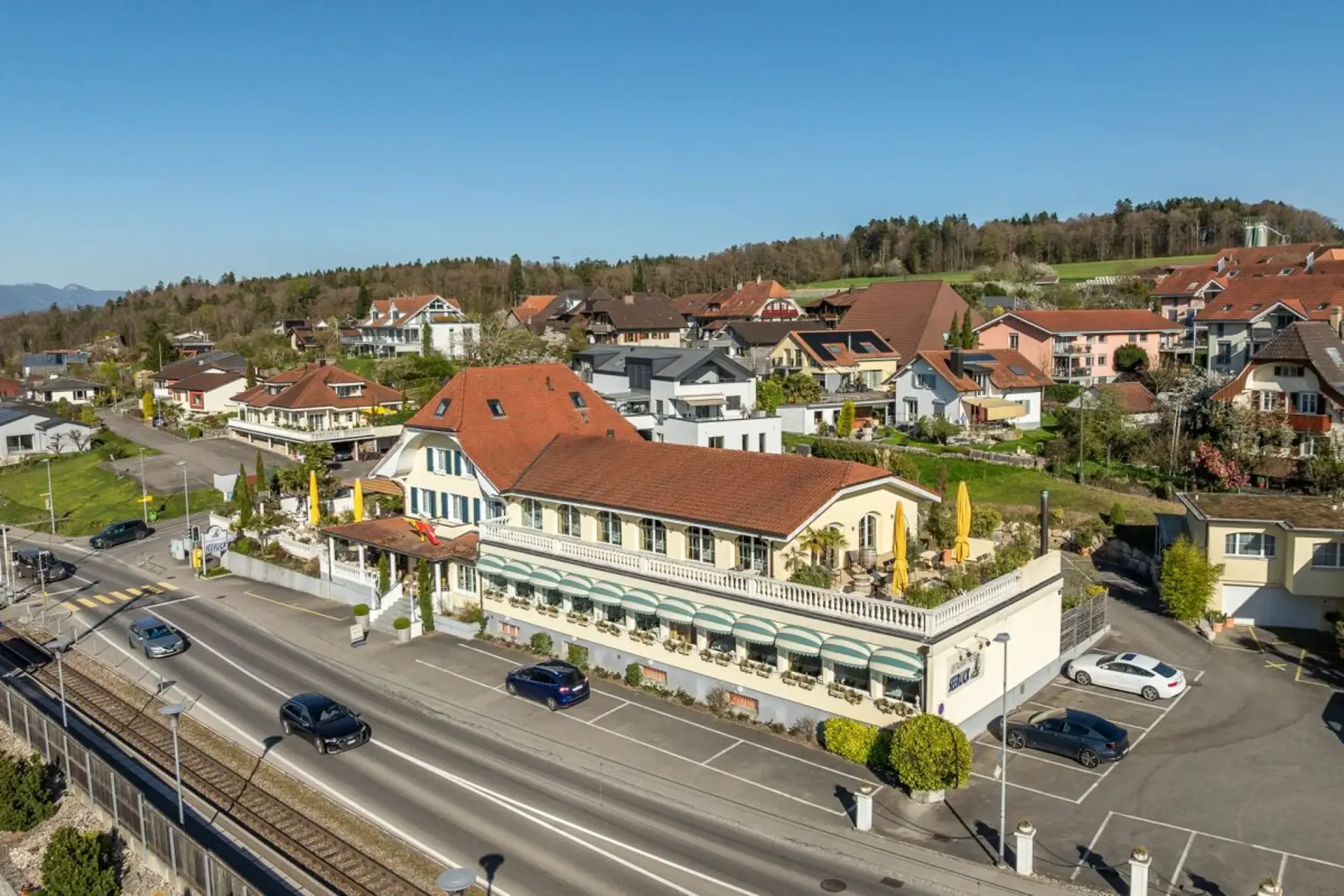 Hotel Restaurant Seeblick & Hotel Pavillon - A unique real estate ensemble on Lake Biel