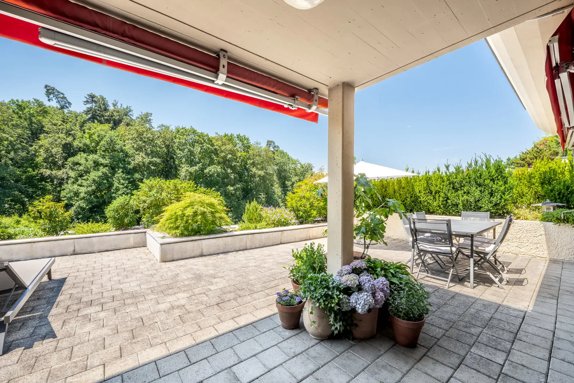 Grosszügige 5½-Zimmer-Terrassenwohnung mit Weitblick, Privatsphäre und Wellness