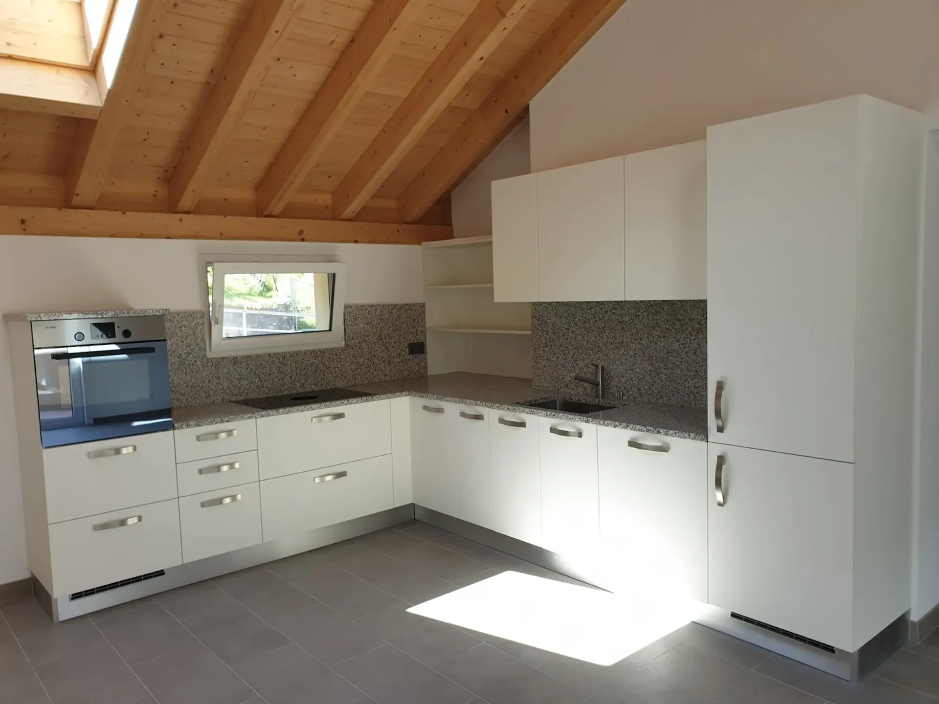 Modernes 4.5-Zimmer-Apartment in Semione mit Panoramablick