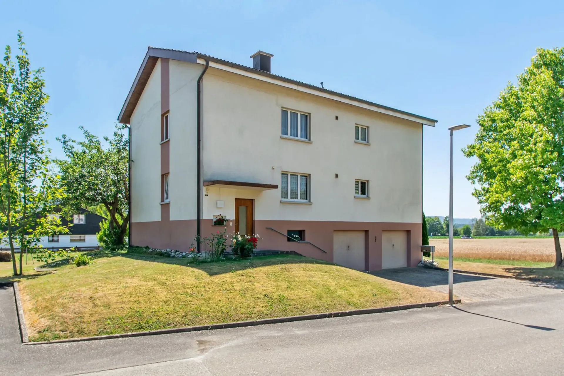 Rental building with 2 apartments in Miécourt
