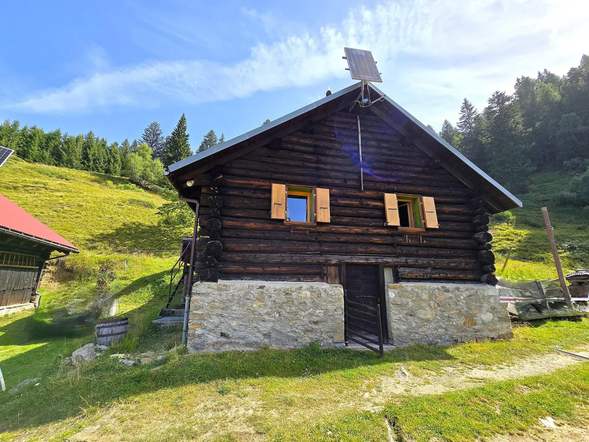 schönes Berghaus inmitten der Natur mit Grundstück und herrlicher Aussicht