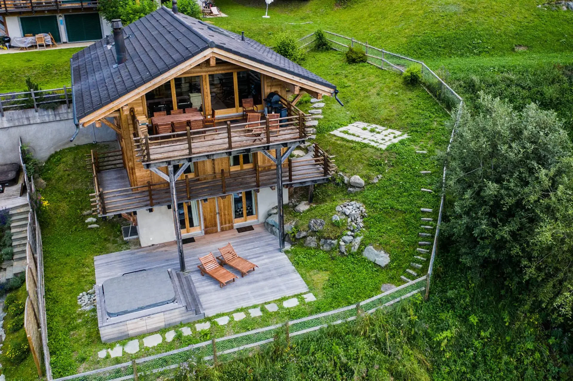Exceptional chalet with hot tub located near to the Medran ski lift.