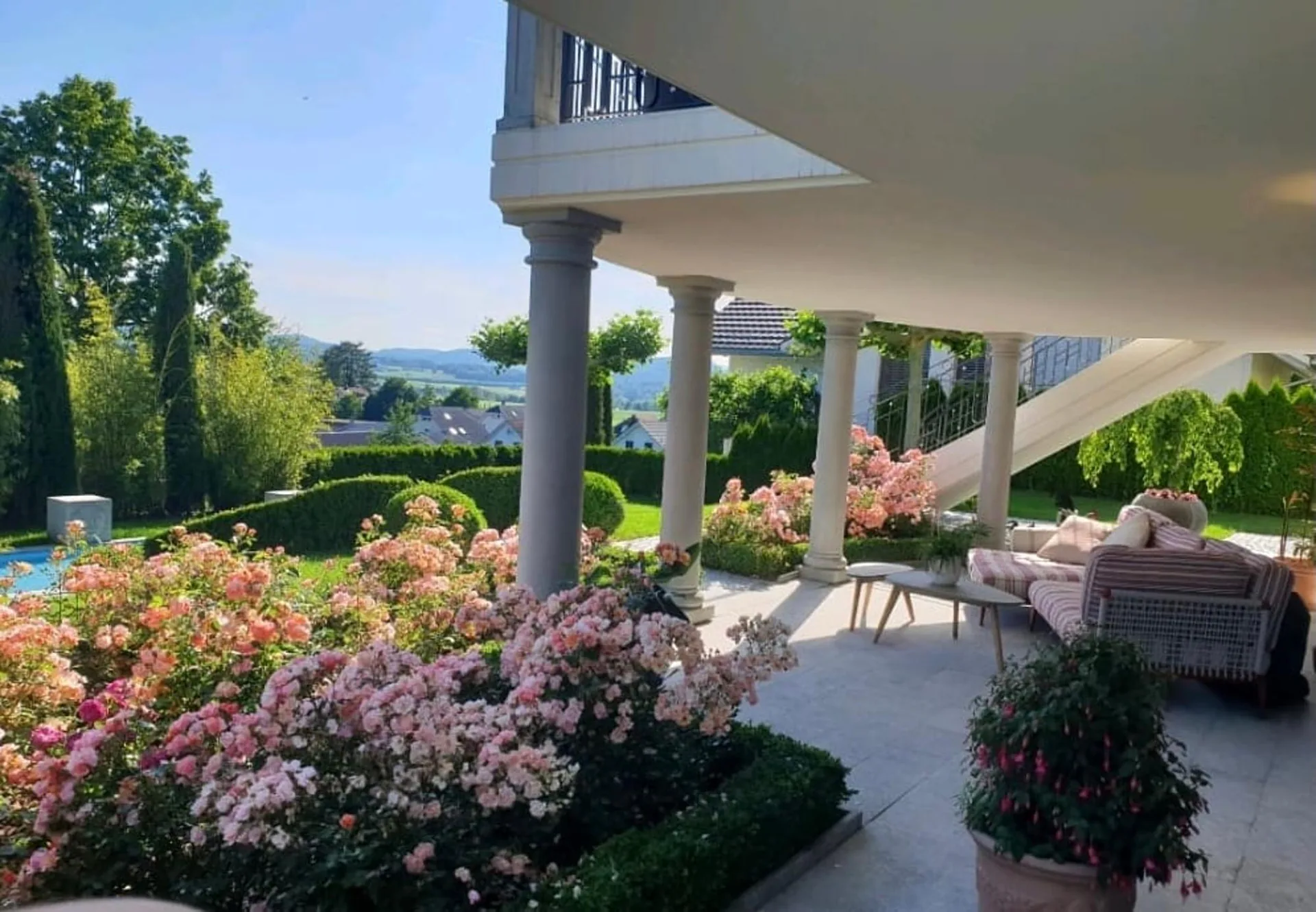 Villa esclusiva di 8,5 locali con fontana ornamentale e vista sulla montagna a Stettfurt