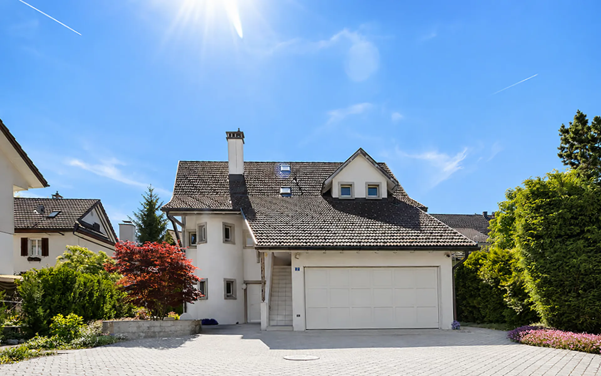 Maison unifamiliale représentative avec offre d'espace généreuse au cœur