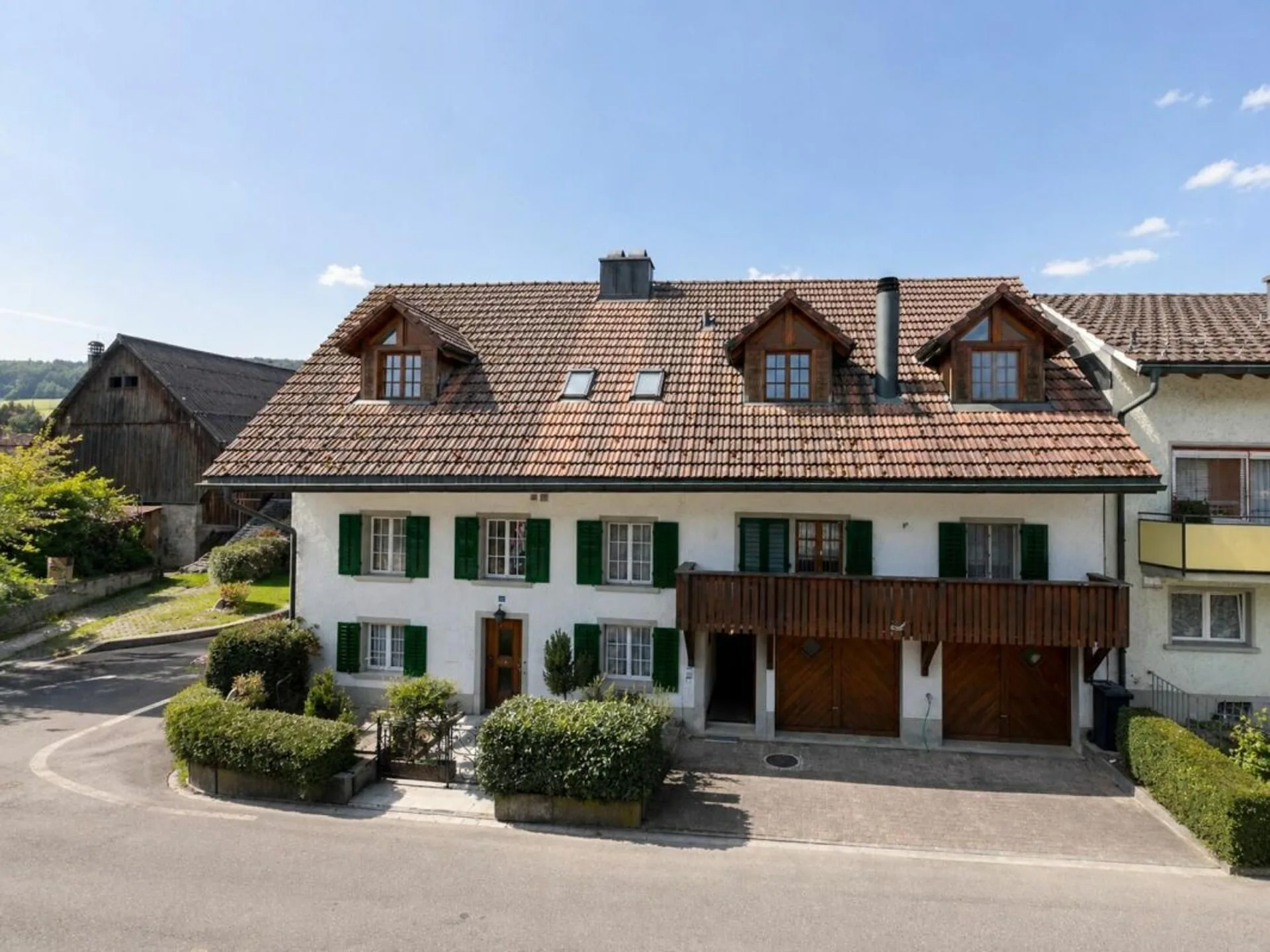 La tradition rencontre le futur - Votre maison multifamiliale avec potentiel