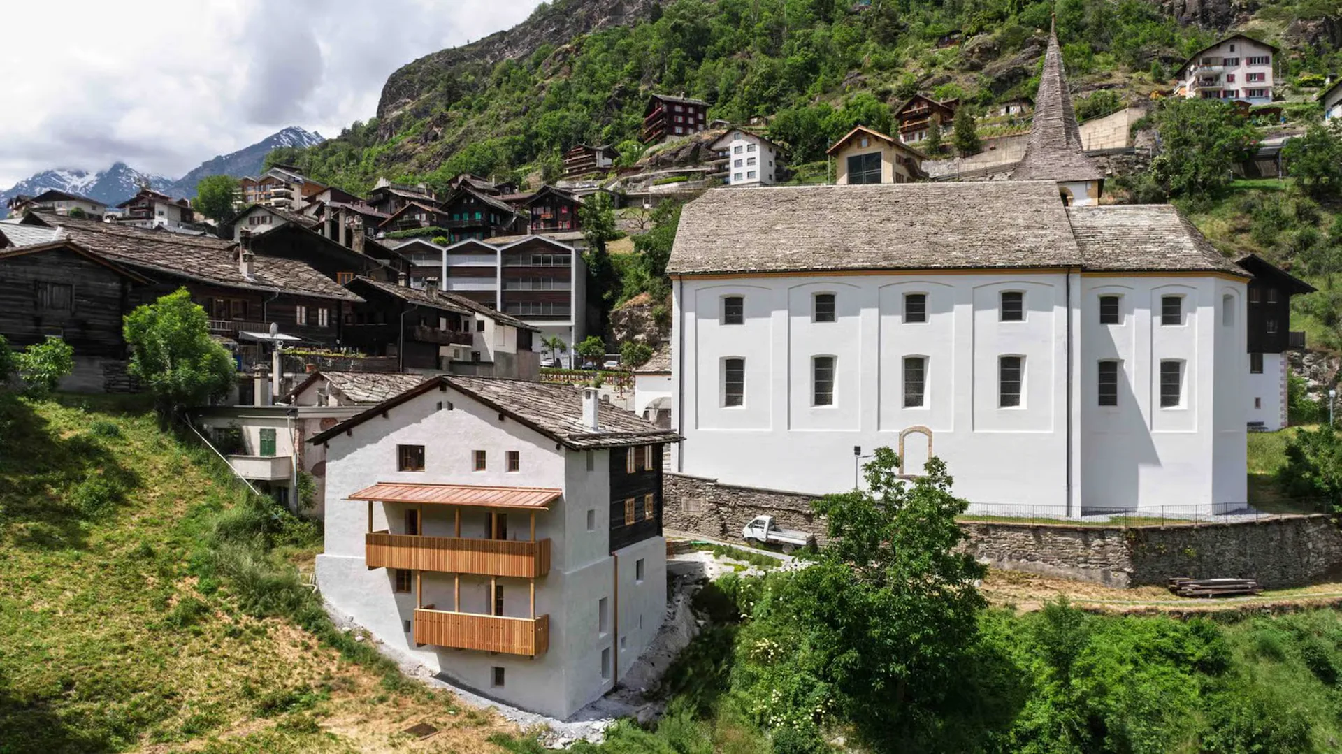 Historisches Chalet-Mehrfamilienhaus in idyllischer Lage