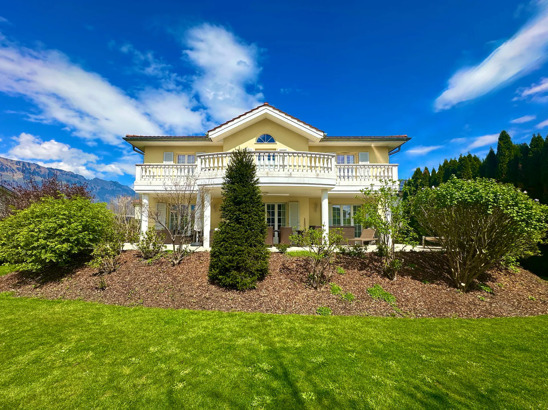 RESERVED! Premium single-family house with plenty of space & privacy in H