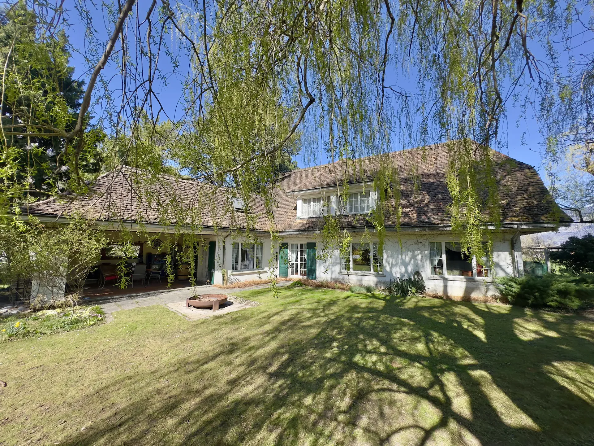 Englisches Landhaus mit grossem Grundstück & Baulandreserve