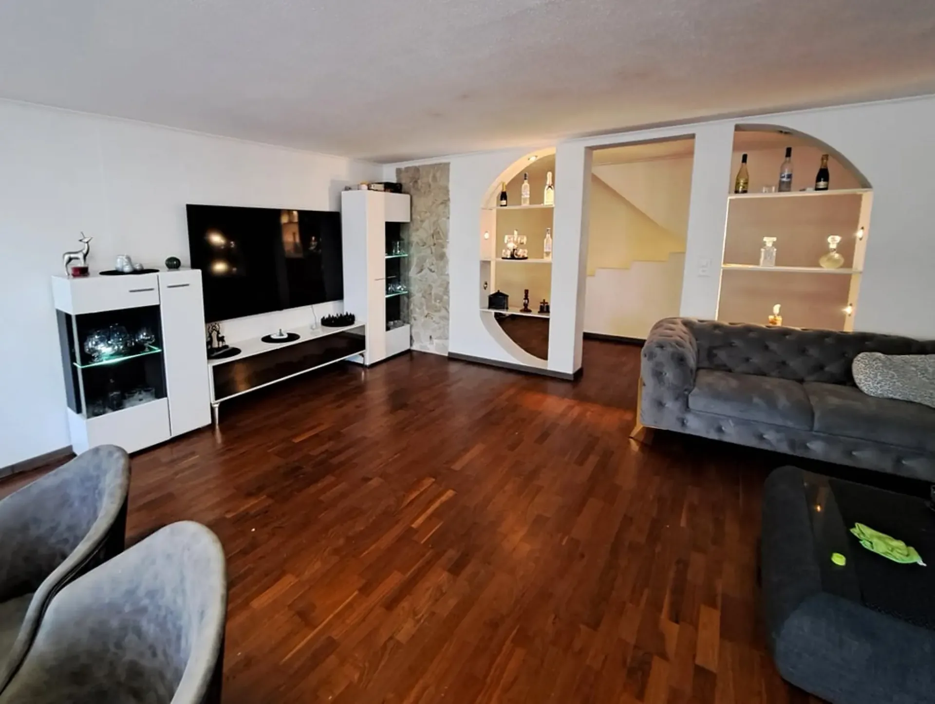 Rare spacious 6½ room owner-occupied apartment