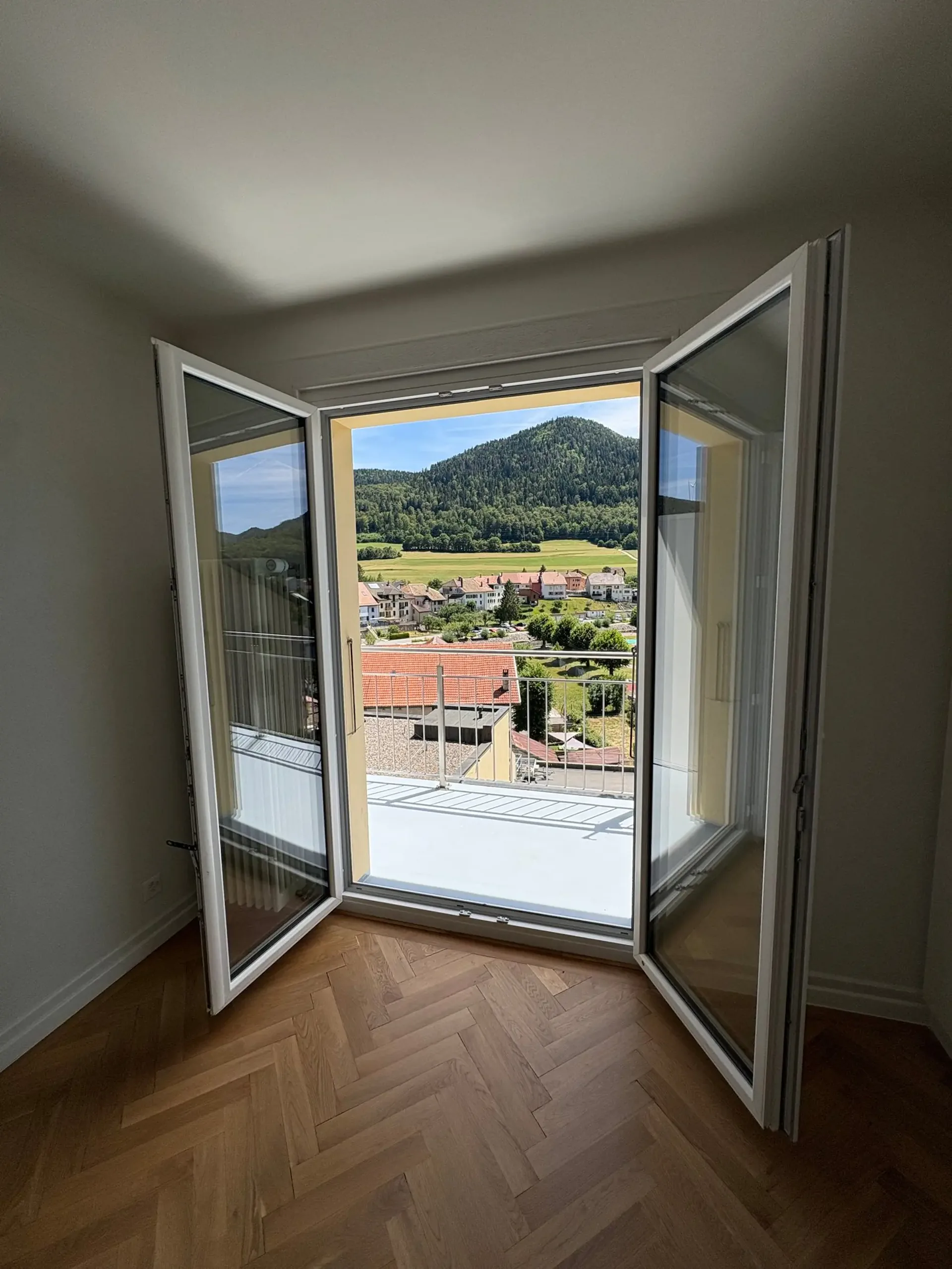Charmanter Apartment mit 2,5 Zimmern und Balkon in Vallorbe