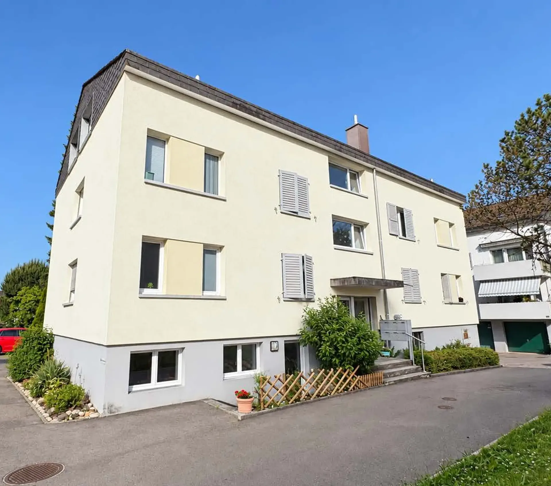 Bright, renovated apartment with pleasant neighborhood...