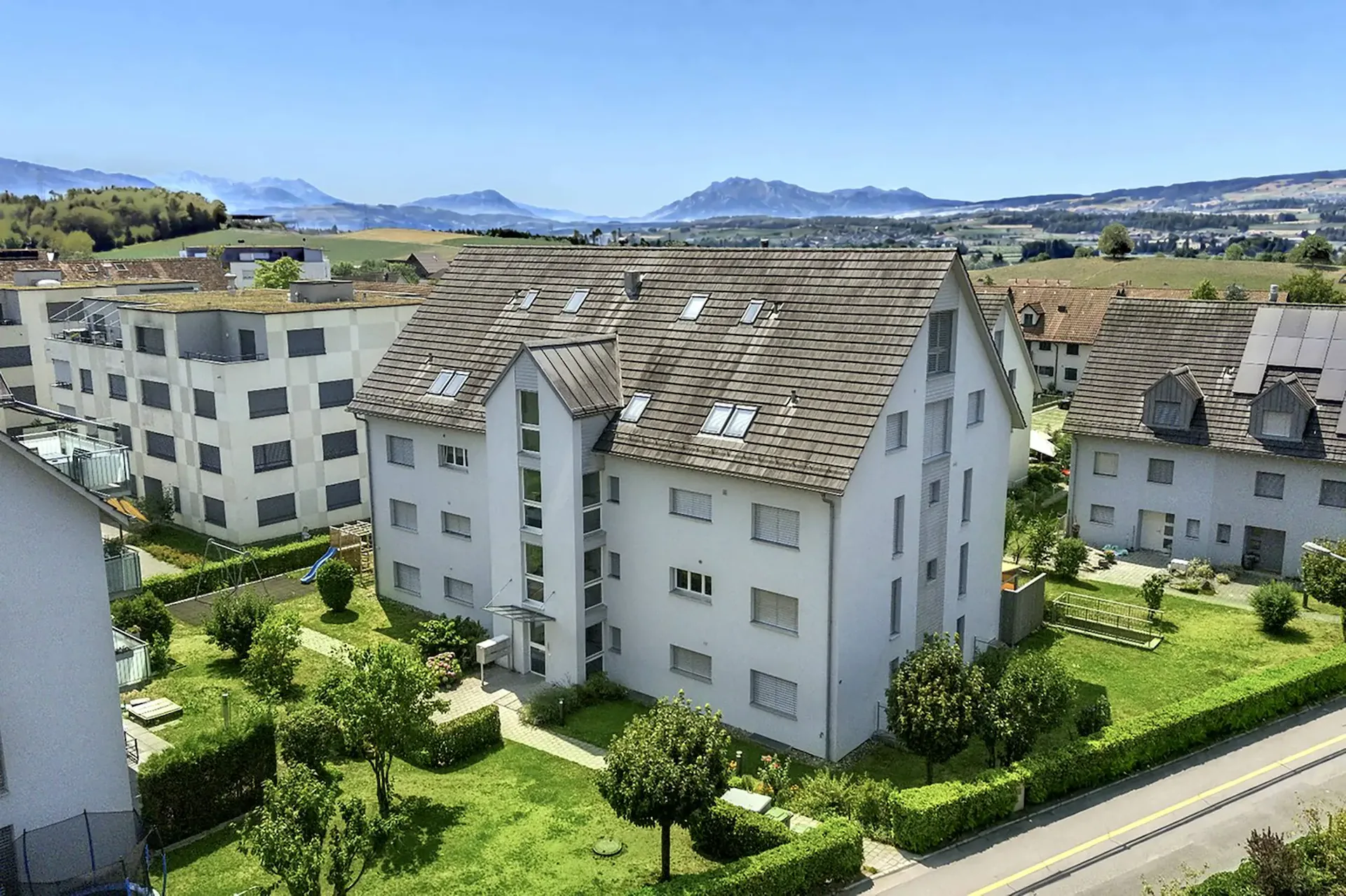 Appartement-maisonnette spacieux sous les toits avec terrasse sud-ouest et vue sur les Alpes