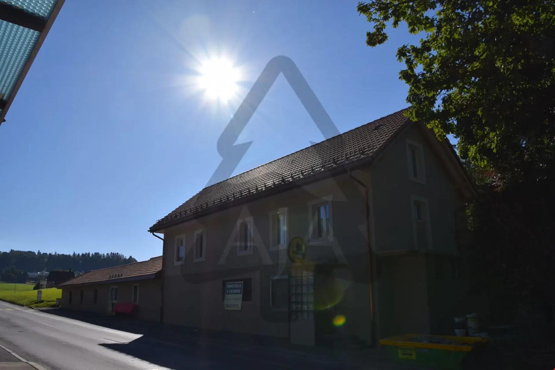 La Chaux-de-Fonds, sehr gut gelegenes Gewerbegebäude (vermietet)