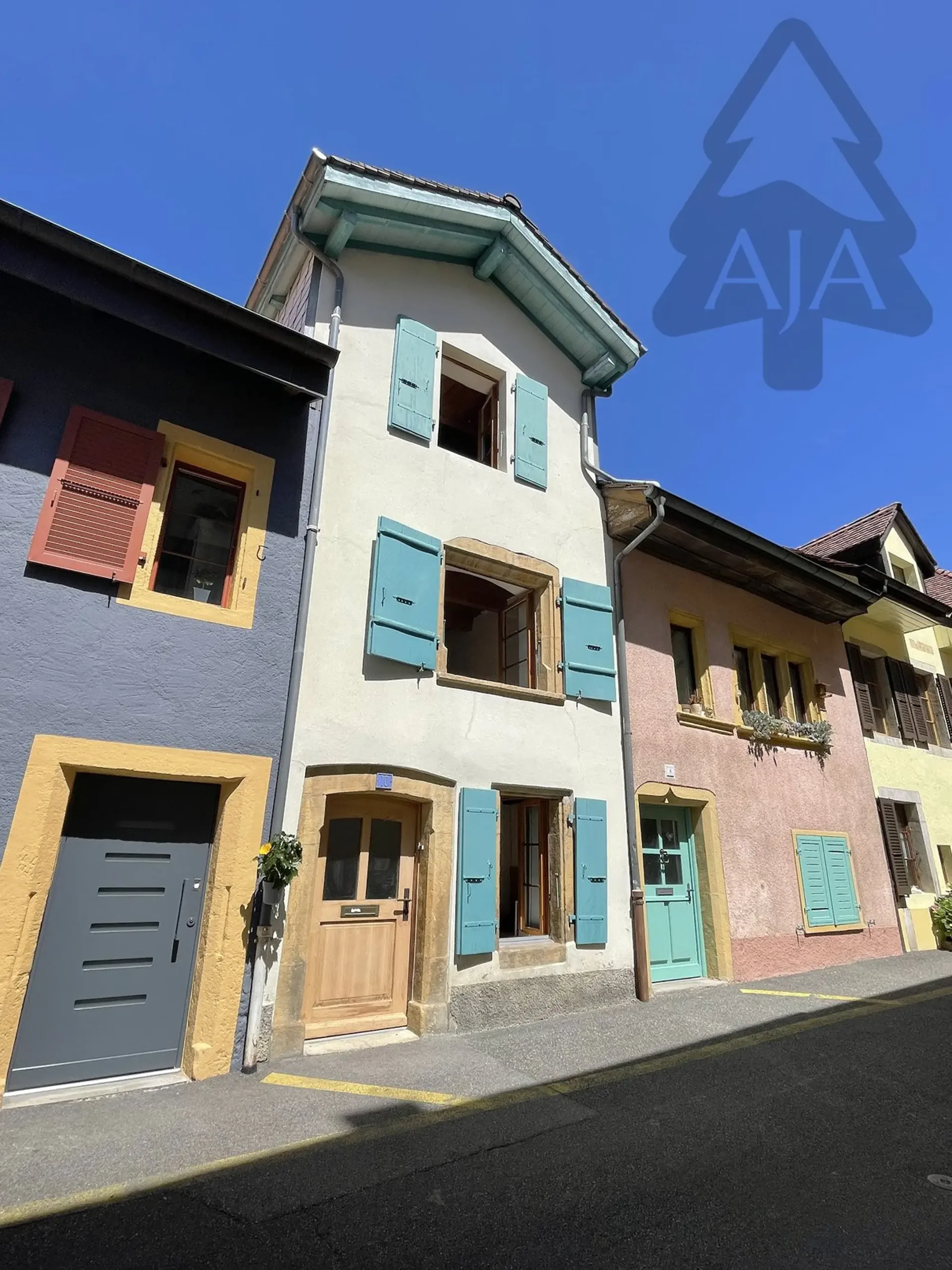 Cressier (in the historic village center), charming semi-detached house with 3 rooms