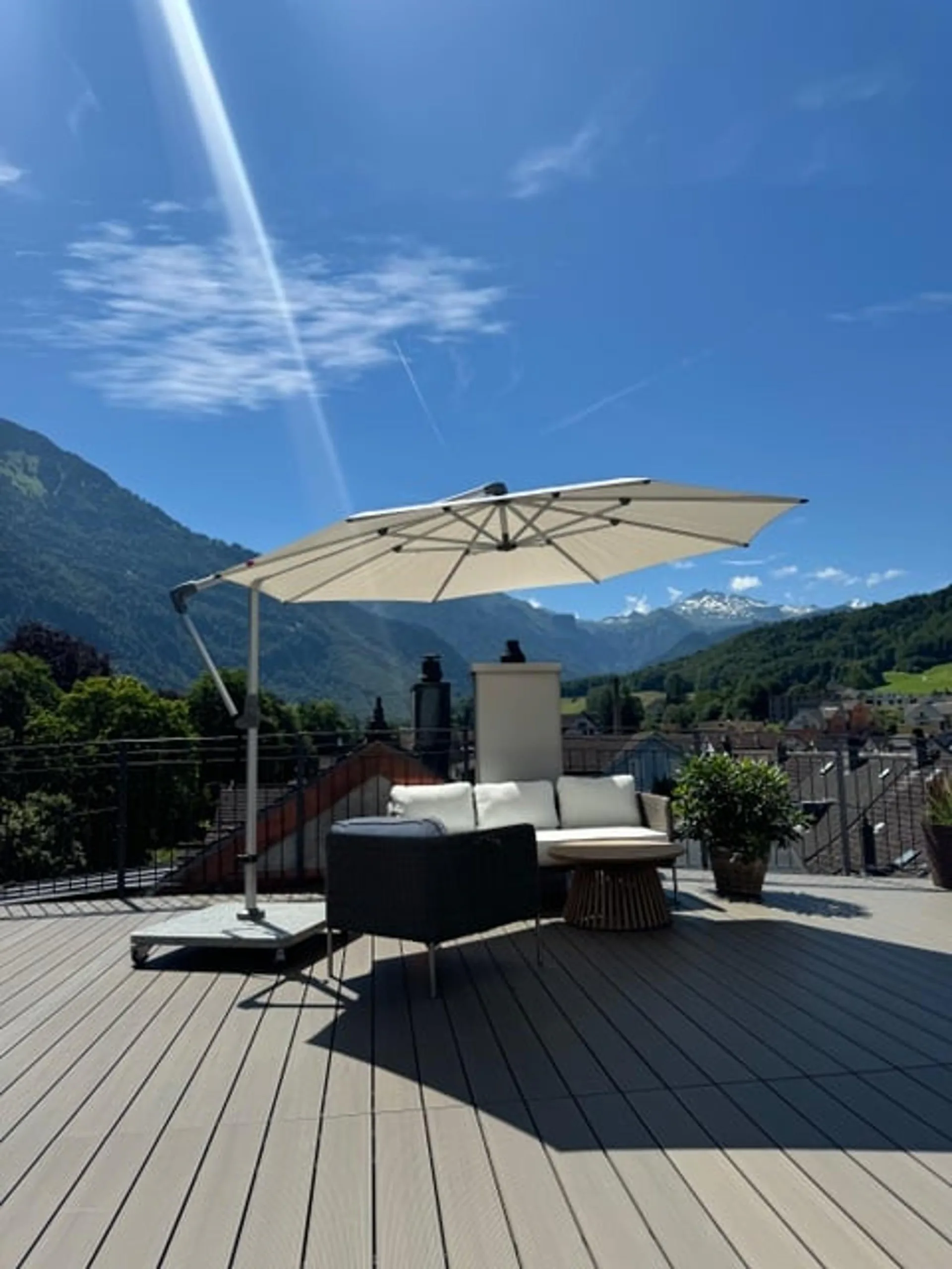 Appartamento in mansarda di 5,5 locali nel centro di Glarus con terrazza spaziosa
