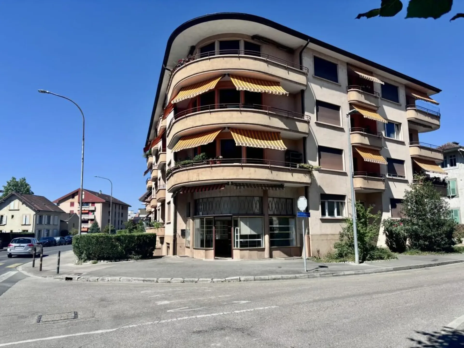 Lokal und 2.5-Zimmer-Wohnung