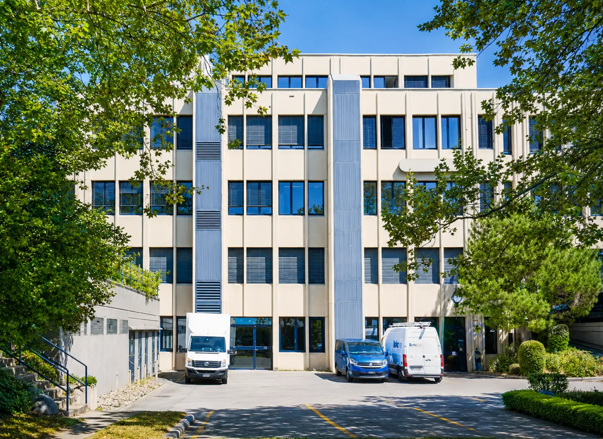 Offices in ideal location