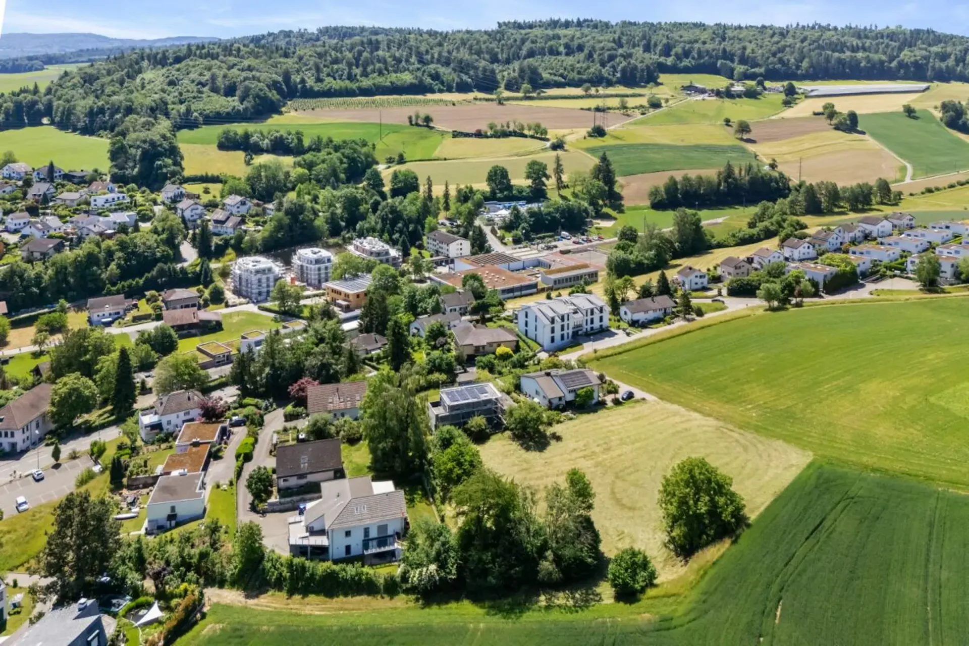 Terrain avec potentiel pour des idées de vie de haute qualité