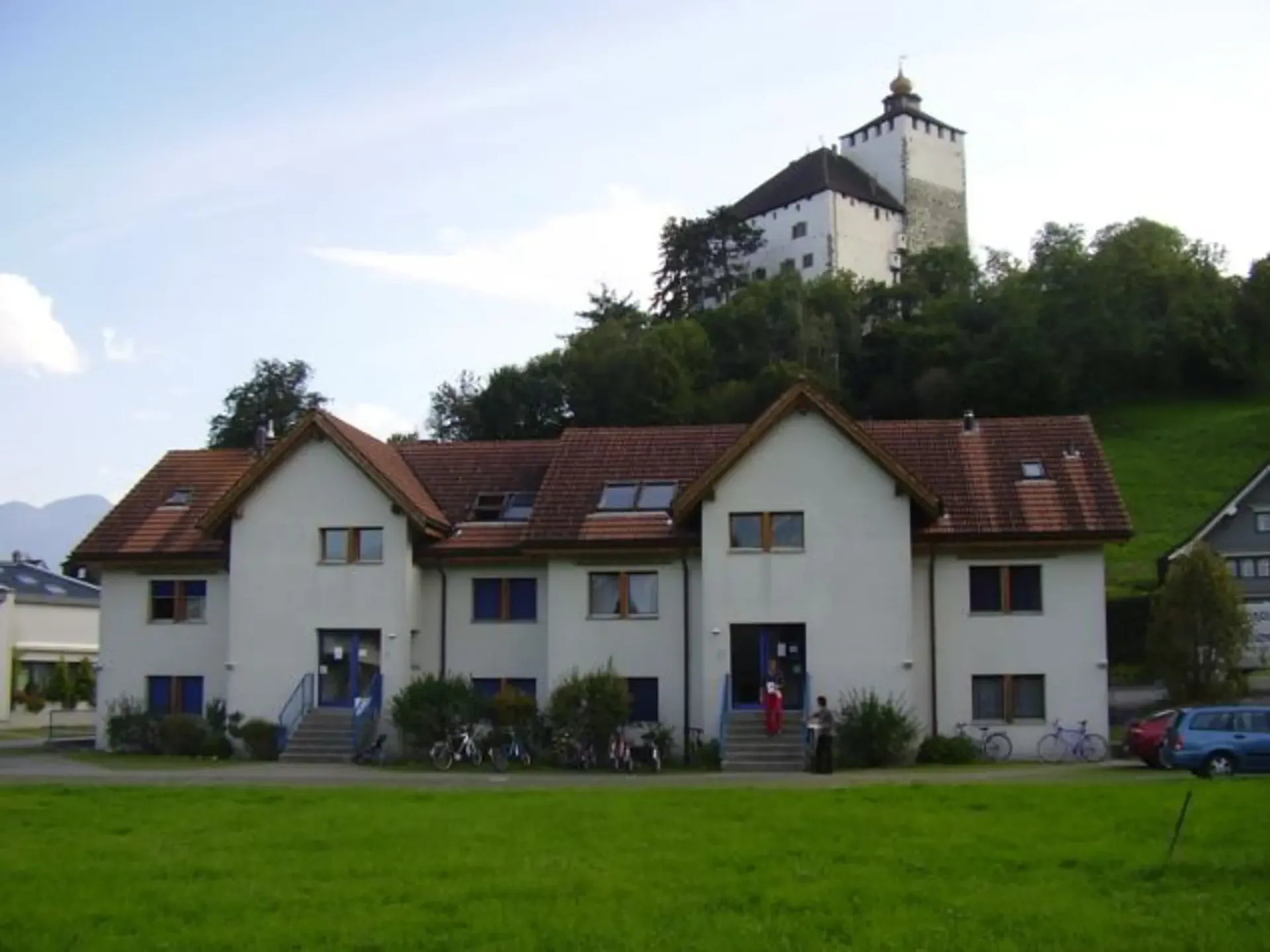 2.5-room apartment with seating area and castle view