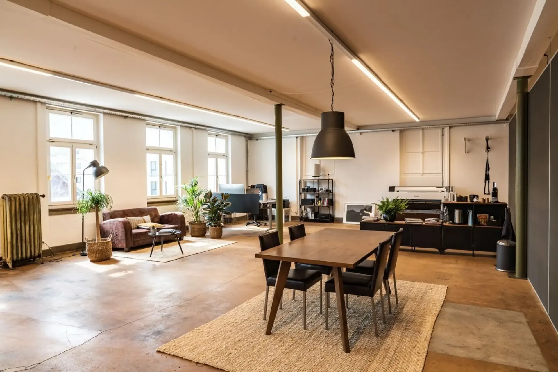 Espace commercial 163 m² avec ascenseur de marchandises