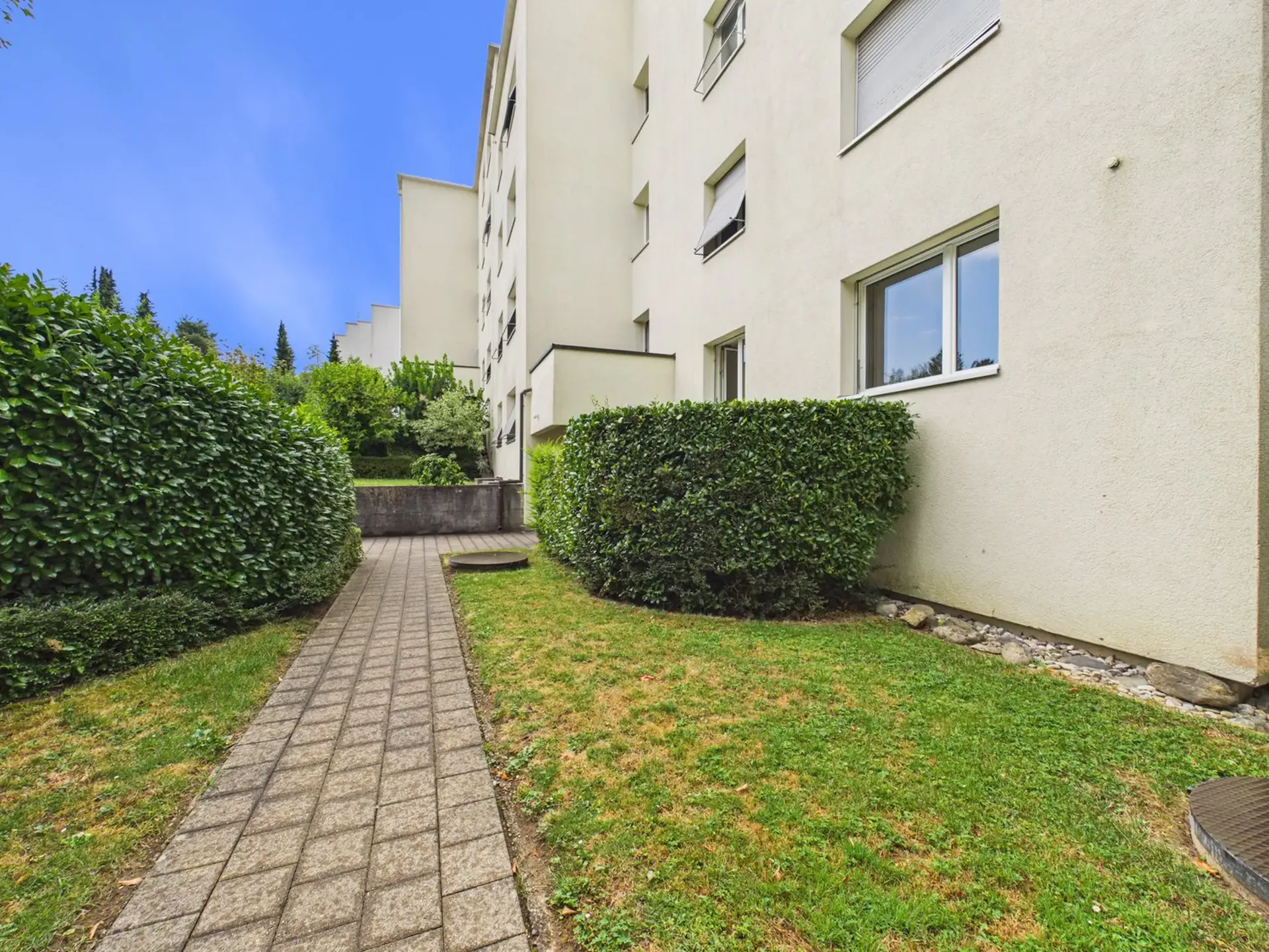 Charming 4.5-room apartment with communal pool in Gebenstorf – available immediately!